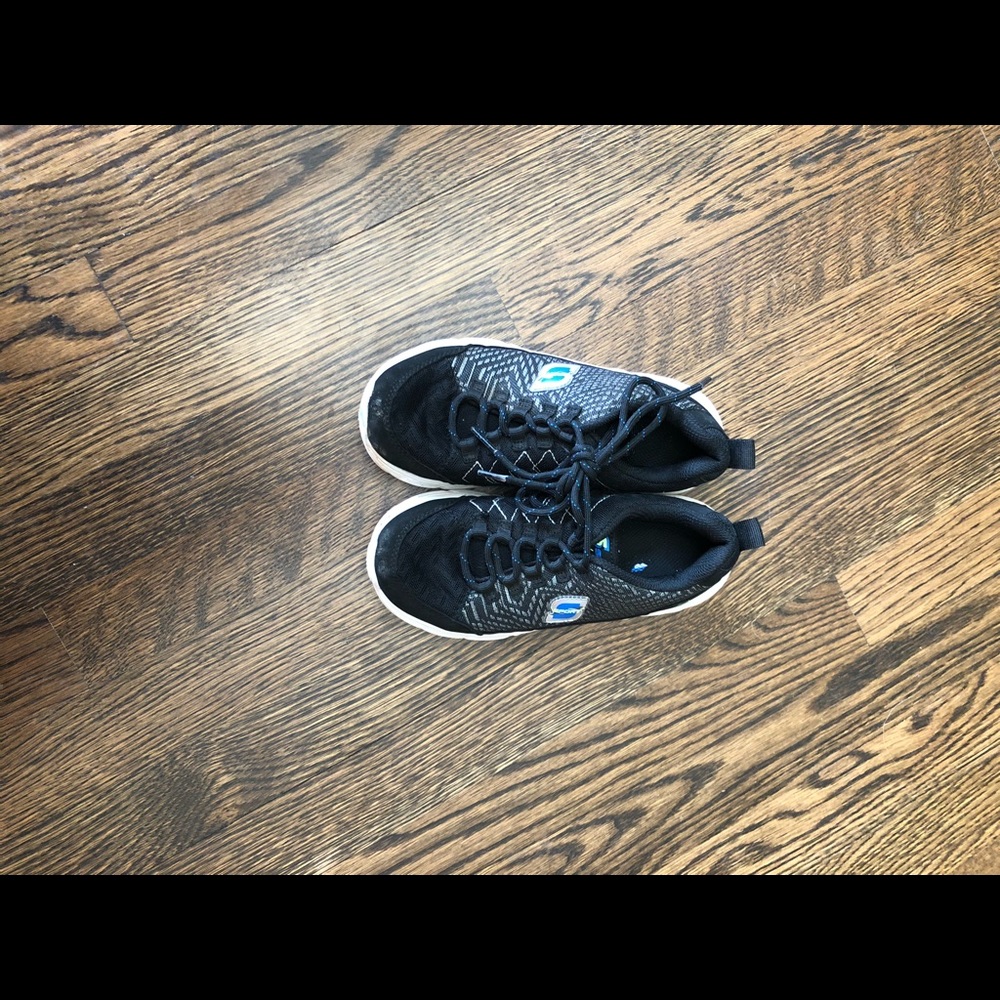 Sketchers sport lights